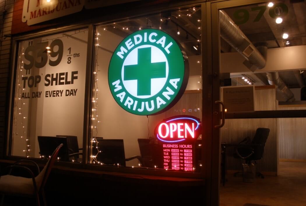 Лос анджелес магазин марихуаны что лучше курить марихуану или сигареты